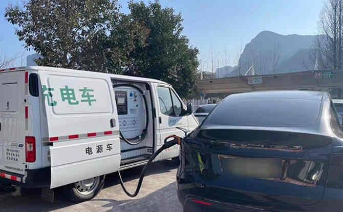 铁力汽车搭电